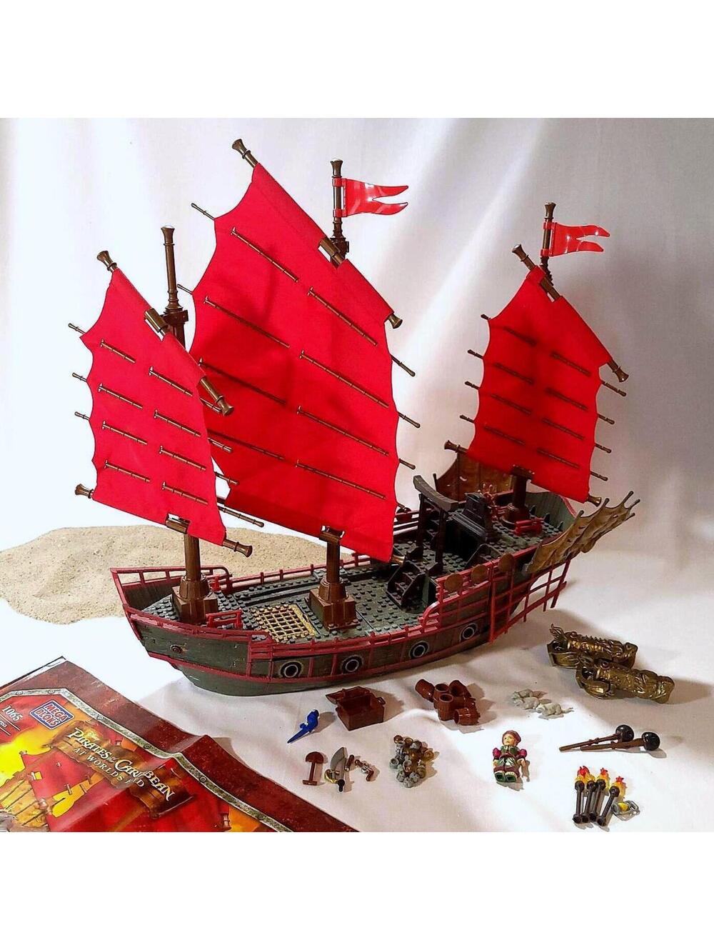 Mega Bloks 1065  Pirates of the Caribbean At World's End Empress almost complete